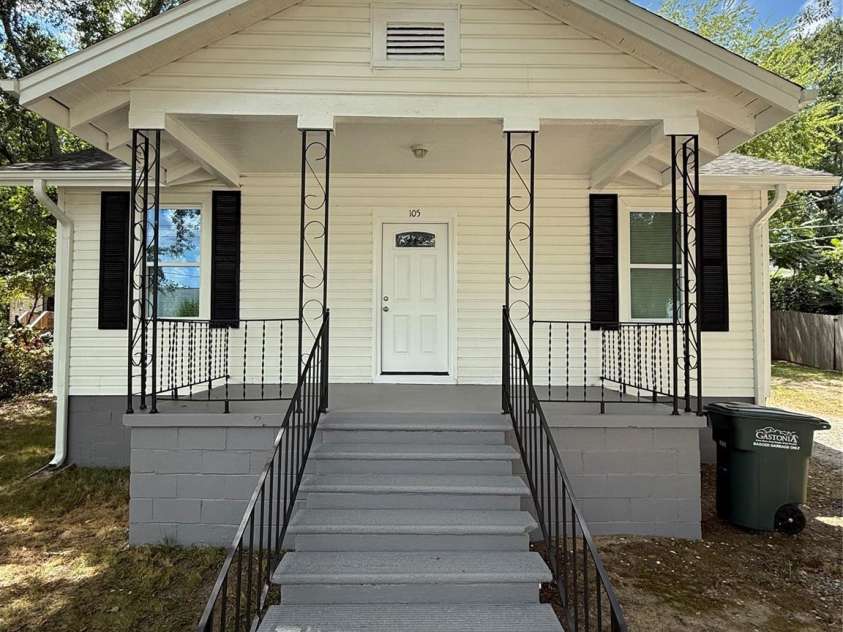 105 Dix Street, Gastonia, NC 28052.  MLS# CAR4285570, YatesRealty ID 32832. 