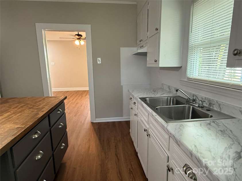 105 Dix Street, Gastonia, NC 28052.  MLS# CAR4285570, YatesRealty ID 32832. 