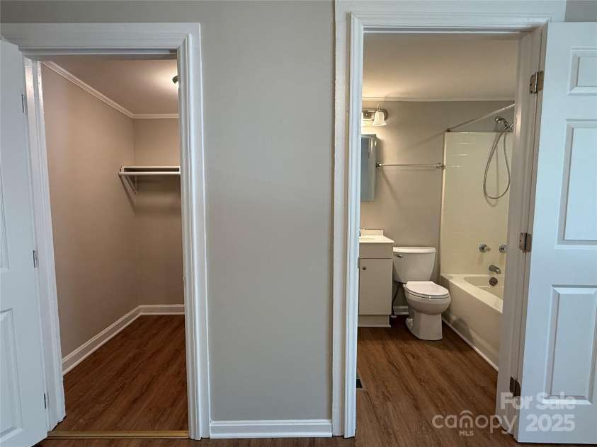 105 Dix Street, Gastonia, NC 28052.  MLS# CAR4285570, YatesRealty ID 32832. 