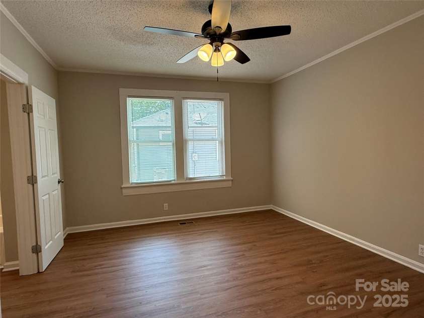 105 Dix Street, Gastonia, NC 28052.  MLS# CAR4285570, YatesRealty ID 32832. 