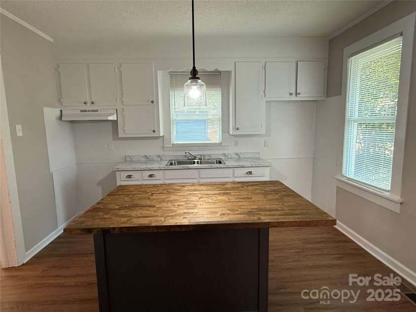 105 Dix Street, Gastonia, NC 28052.  MLS# CAR4285570, YatesRealty ID 32832. 