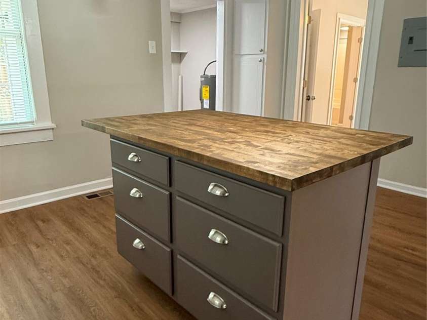 105 Dix Street, Gastonia, NC 28052.  MLS# CAR4285570, YatesRealty ID 32832. 