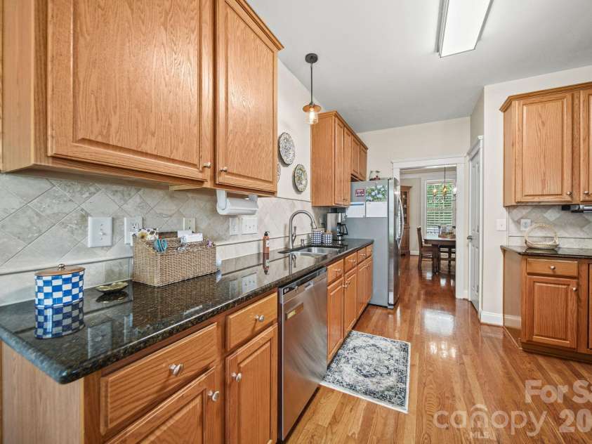 7800 Red Oaks Trail, Waxhaw, NC 28173.  MLS# CAR4393062, YatesRealty ID 32832. 