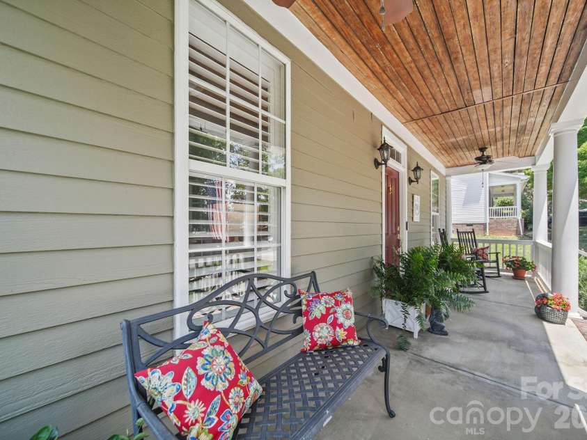 7800 Red Oaks Trail, Waxhaw, NC 28173.  MLS# CAR4393062, YatesRealty ID 32832. 