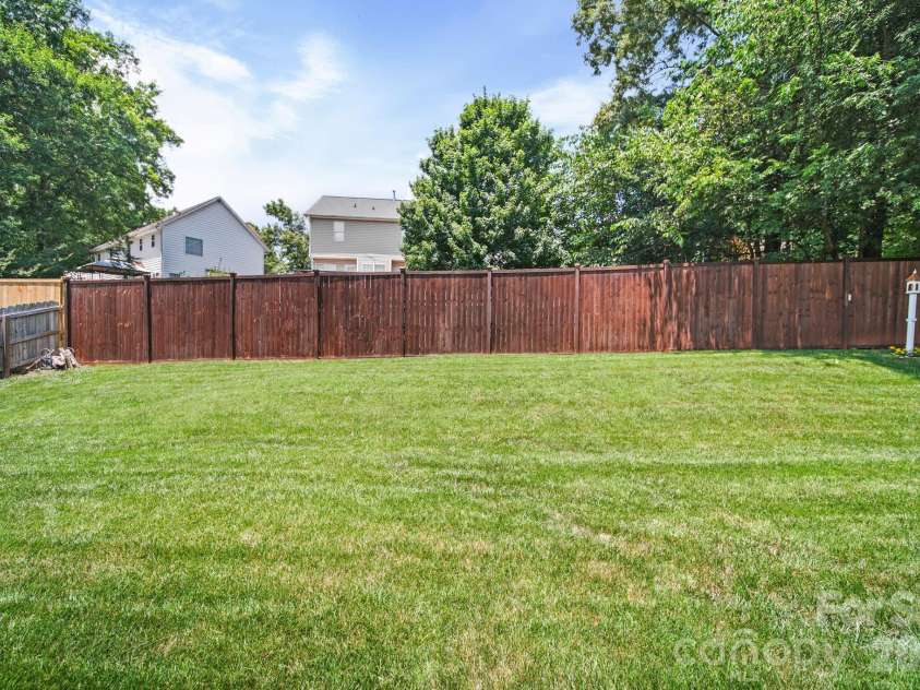 7800 Red Oaks Trail, Waxhaw, NC 28173.  MLS# CAR4393062, YatesRealty ID 32832. 