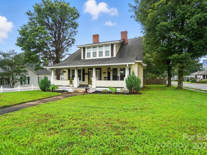 100 Ridge Avenue, Kannapolis, NC 28083.  MLS# CAR4286009, YatesRealty ID 32834. 