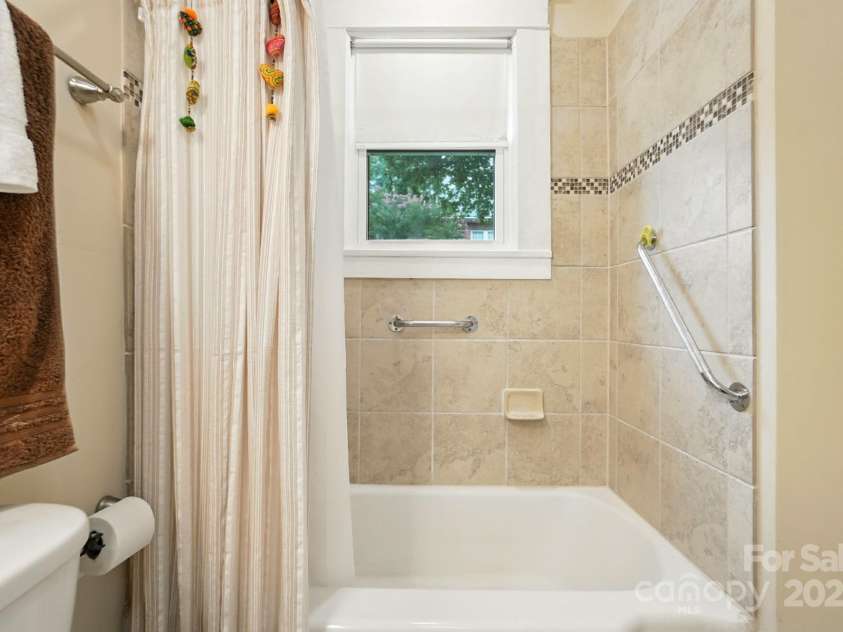 100 Ridge Avenue, Kannapolis, NC 28083.  MLS# CAR4286009, YatesRealty ID 32834. 