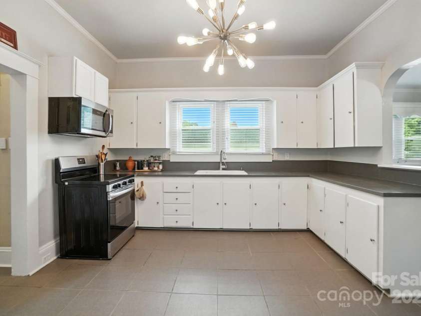 100 Ridge Avenue, Kannapolis, NC 28083.  MLS# CAR4286009, YatesRealty ID 32834. 