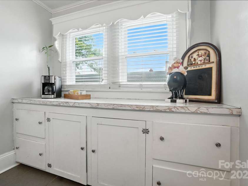 100 Ridge Avenue, Kannapolis, NC 28083.  MLS# CAR4286009, YatesRealty ID 32834. 