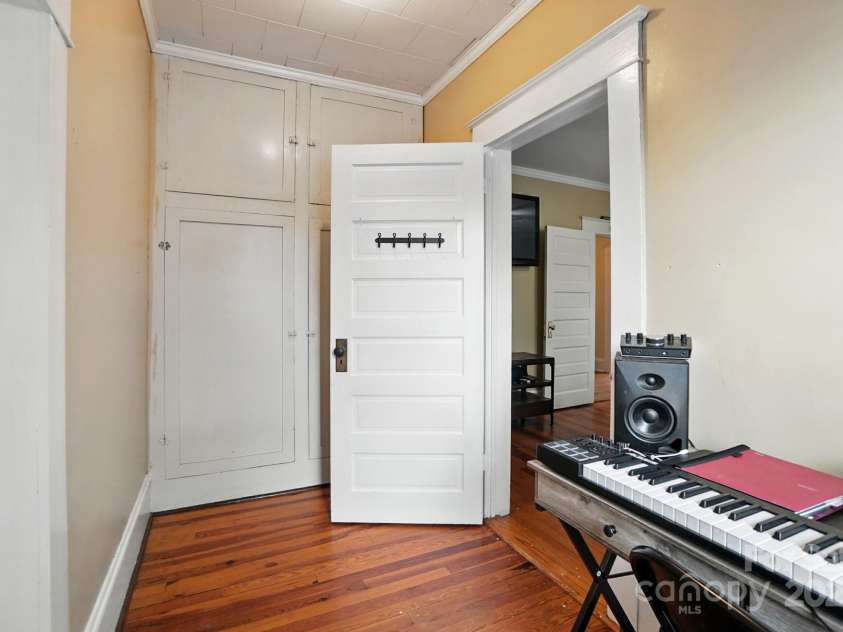 100 Ridge Avenue, Kannapolis, NC 28083.  MLS# CAR4286009, YatesRealty ID 32834. 