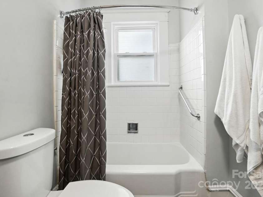 100 Ridge Avenue, Kannapolis, NC 28083.  MLS# CAR4286009, YatesRealty ID 32834. 