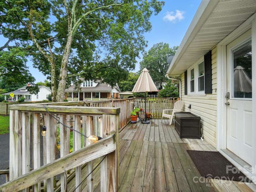 100 Ridge Avenue, Kannapolis, NC 28083.  MLS# CAR4286009, YatesRealty ID 32834. 