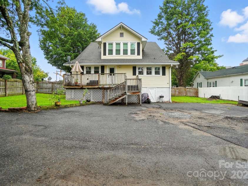 100 Ridge Avenue, Kannapolis, NC 28083.  MLS# CAR4286009, YatesRealty ID 32834. 