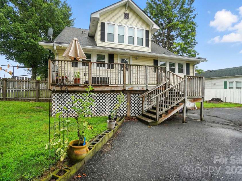 100 Ridge Avenue, Kannapolis, NC 28083.  MLS# CAR4286009, YatesRealty ID 32834. 