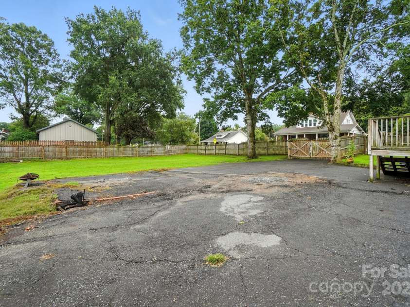 100 Ridge Avenue, Kannapolis, NC 28083.  MLS# CAR4286009, YatesRealty ID 32834. 