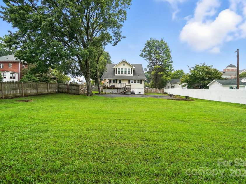 100 Ridge Avenue, Kannapolis, NC 28083.  MLS# CAR4286009, YatesRealty ID 32834. 