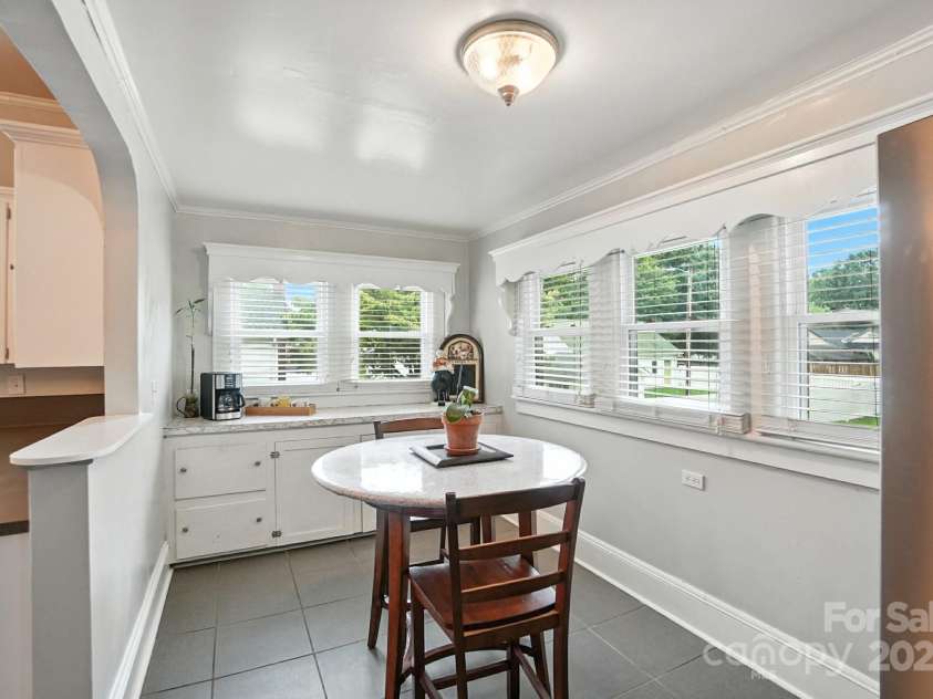 100 Ridge Avenue, Kannapolis, NC 28083.  MLS# CAR4286009, YatesRealty ID 32834. Dinette