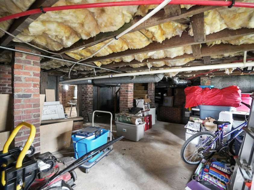 100 Ridge Avenue, Kannapolis, NC 28083.  MLS# CAR4286009, YatesRealty ID 32834. Huge walk in  crawl space 