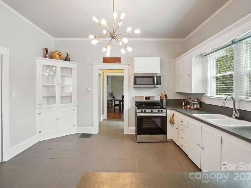 100 Ridge Avenue, Kannapolis, NC 28083.  MLS# CAR4286009, YatesRealty ID 32834. Kitchen