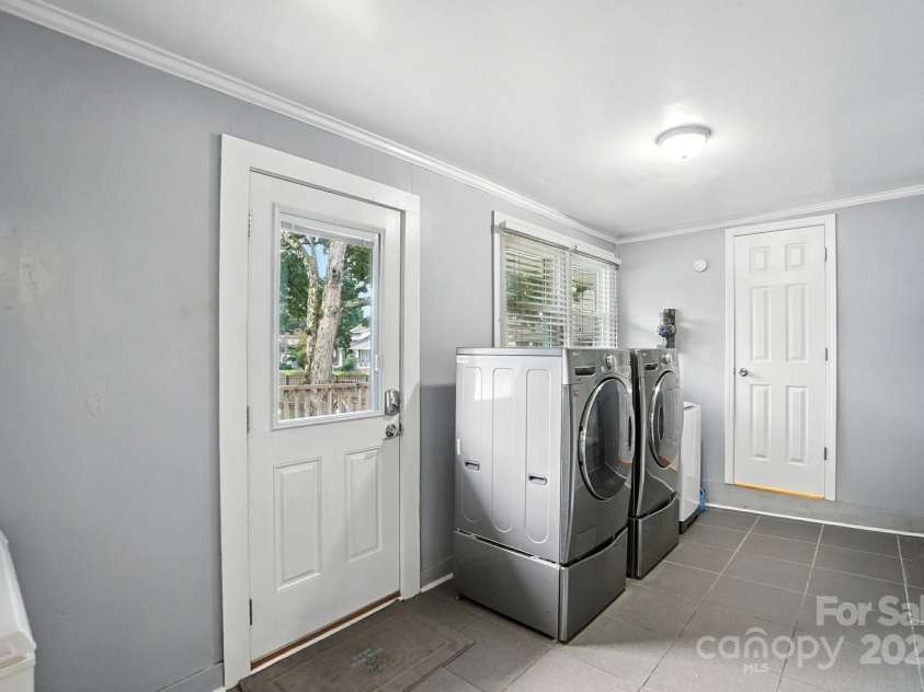100 Ridge Avenue, Kannapolis, NC 28083.  MLS# CAR4286009, YatesRealty ID 32834. Laundry on main 