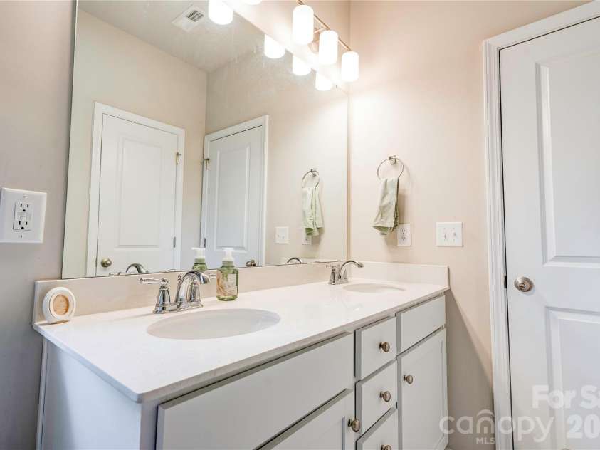226 Lake George Drive, Shelby, NC 28152.  MLS# CAR4393139, YatesRealty ID 32834. 
