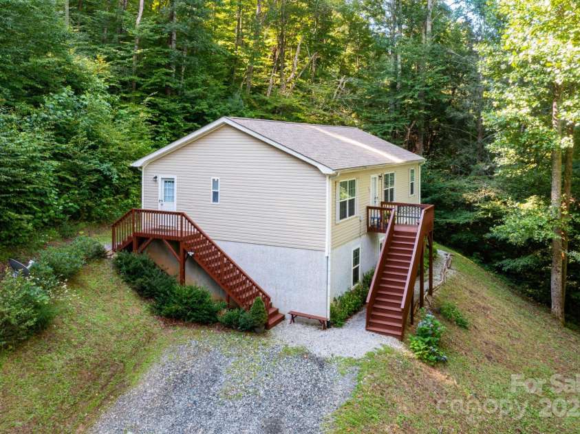 100 Susanna Cove Road, Mars Hill, NC 28754.  MLS# CAR4288018, YatesRealty ID 32835. 3 bedroom 2 bath, full basement on 1.11 acres