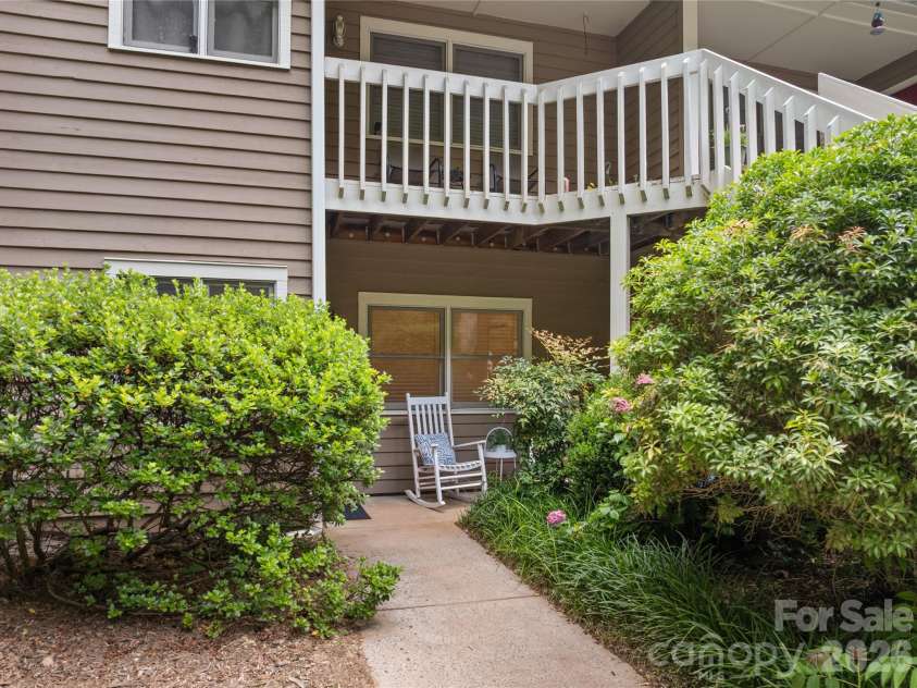 20 Timberlake Drive, Asheville, NC 28803.  MLS# CAR4395614, YatesRealty ID 32835. 