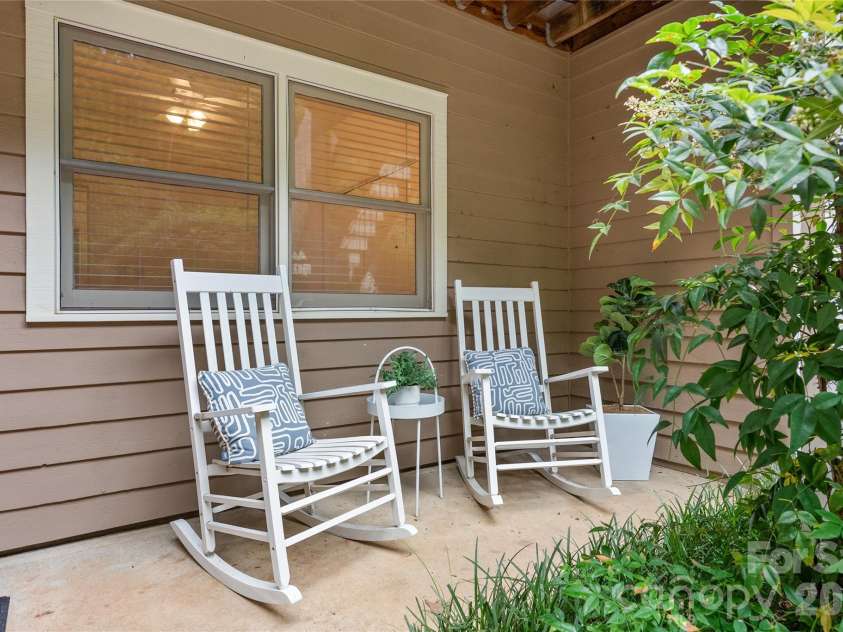 20 Timberlake Drive, Asheville, NC 28803.  MLS# CAR4395614, YatesRealty ID 32835. 