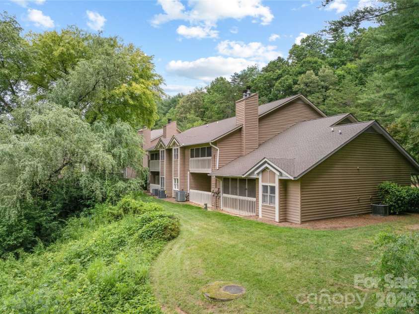 20 Timberlake Drive, Asheville, NC 28803.  MLS# CAR4395614, YatesRealty ID 32835. 