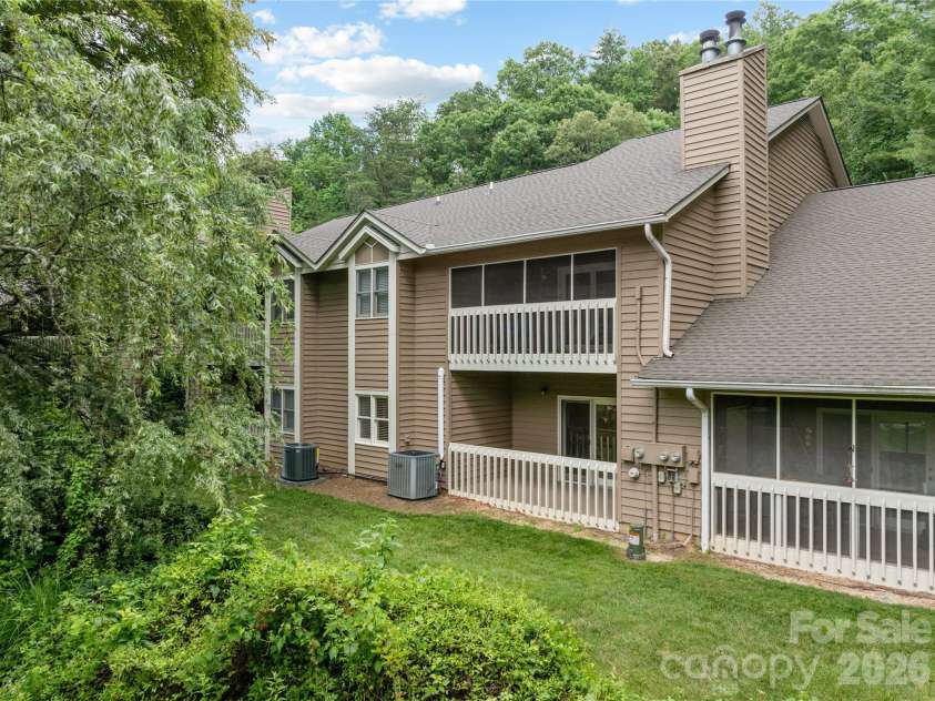 20 Timberlake Drive, Asheville, NC 28803.  MLS# CAR4395614, YatesRealty ID 32835. 