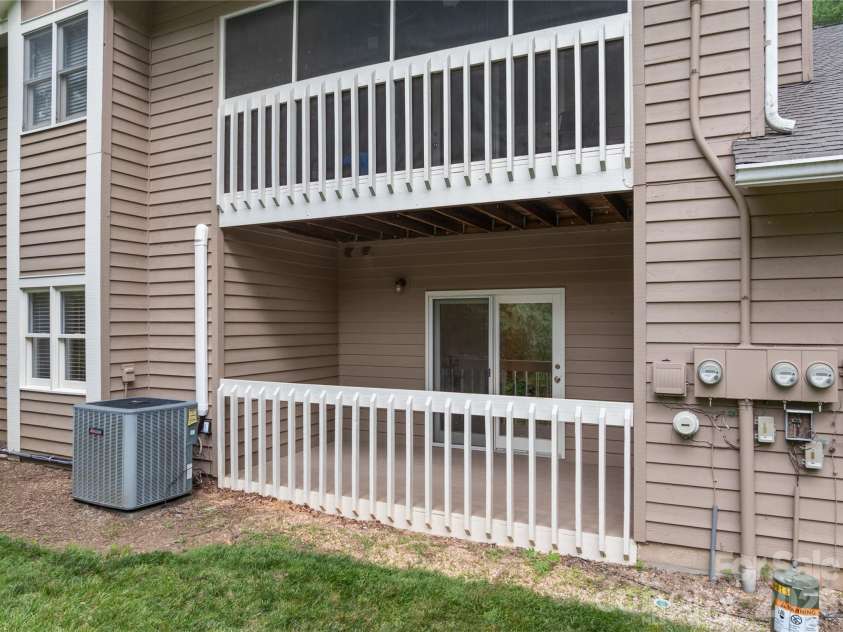 20 Timberlake Drive, Asheville, NC 28803.  MLS# CAR4395614, YatesRealty ID 32835. 