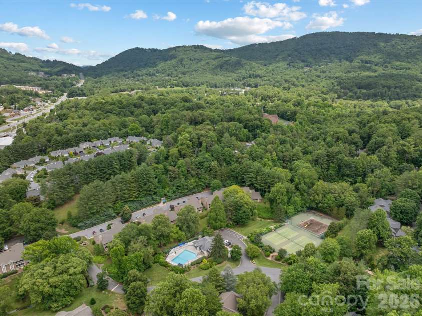 20 Timberlake Drive, Asheville, NC 28803.  MLS# CAR4395614, YatesRealty ID 32835. 