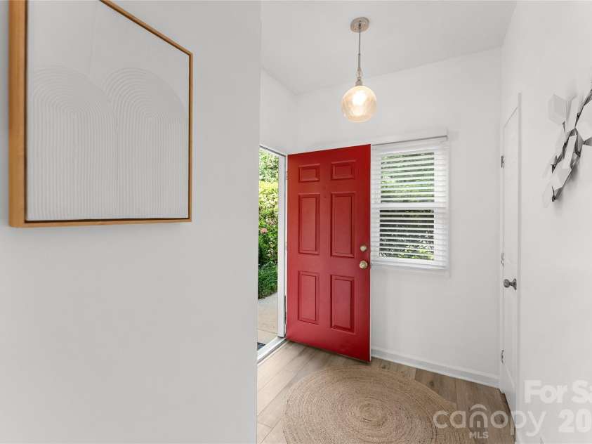 20 Timberlake Drive, Asheville, NC 28803.  MLS# CAR4395614, YatesRealty ID 32835. 