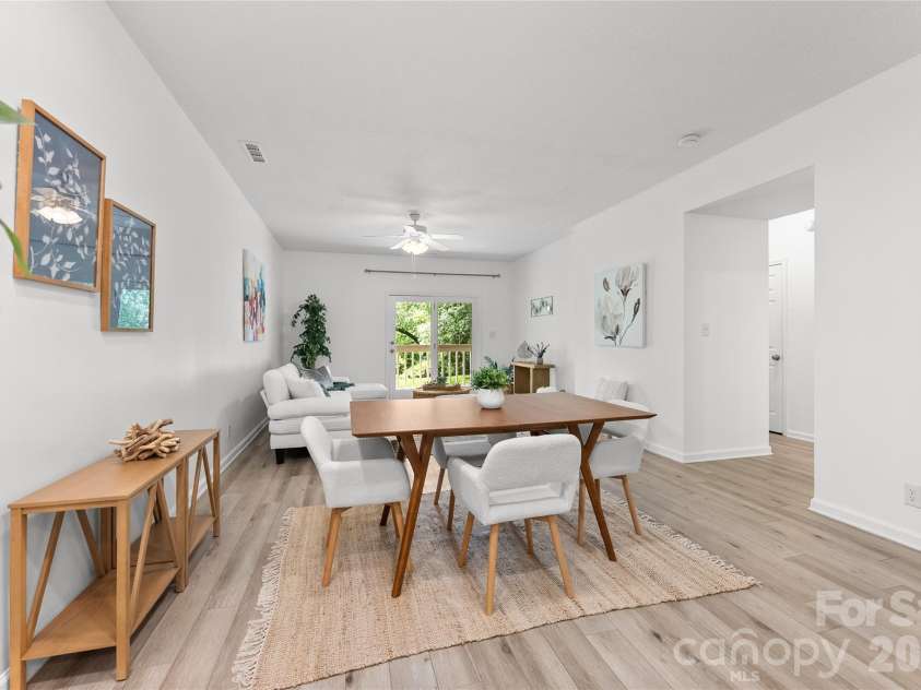 20 Timberlake Drive, Asheville, NC 28803.  MLS# CAR4395614, YatesRealty ID 32835. 