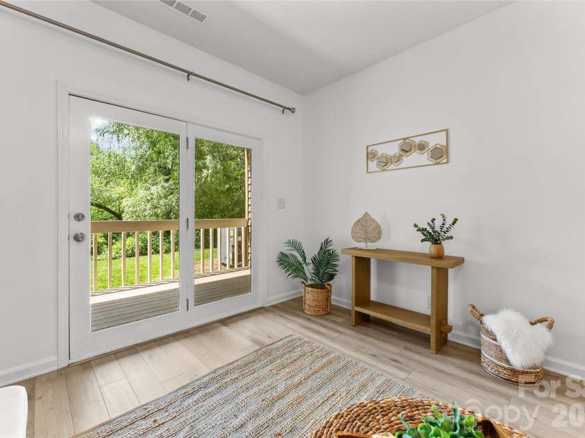 20 Timberlake Drive, Asheville, NC 28803.  MLS# CAR4395614, YatesRealty ID 32835. 