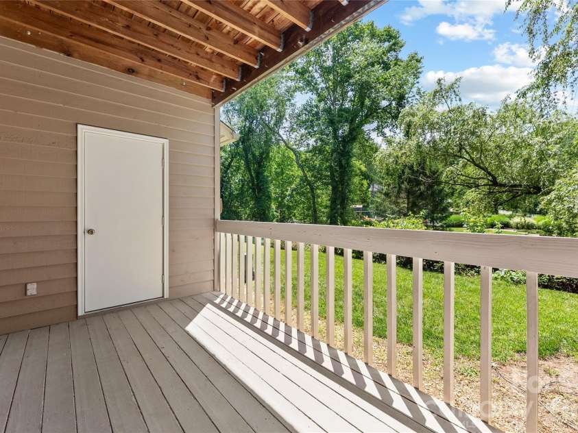 20 Timberlake Drive, Asheville, NC 28803.  MLS# CAR4395614, YatesRealty ID 32835. 