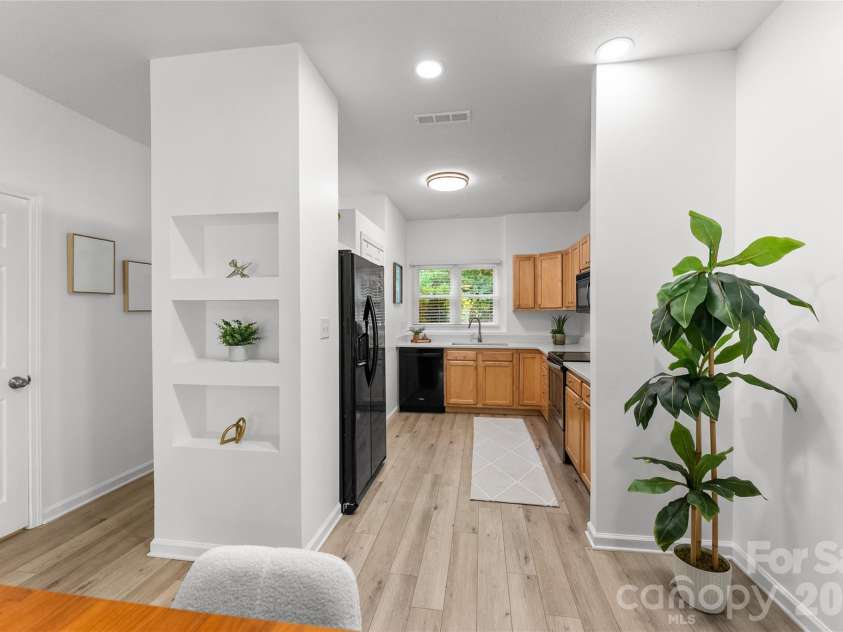 20 Timberlake Drive, Asheville, NC 28803.  MLS# CAR4395614, YatesRealty ID 32835. 