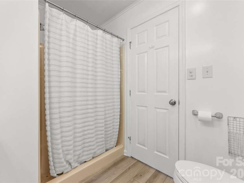 20 Timberlake Drive, Asheville, NC 28803.  MLS# CAR4395614, YatesRealty ID 32835. 