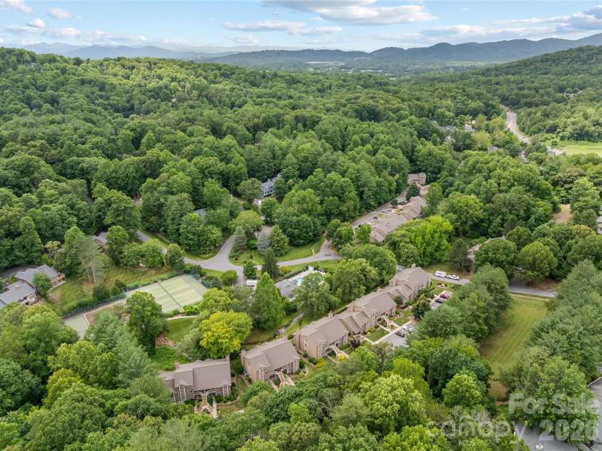 20 Timberlake Drive, Asheville, NC 28803.  MLS# CAR4395614, YatesRealty ID 32835. 