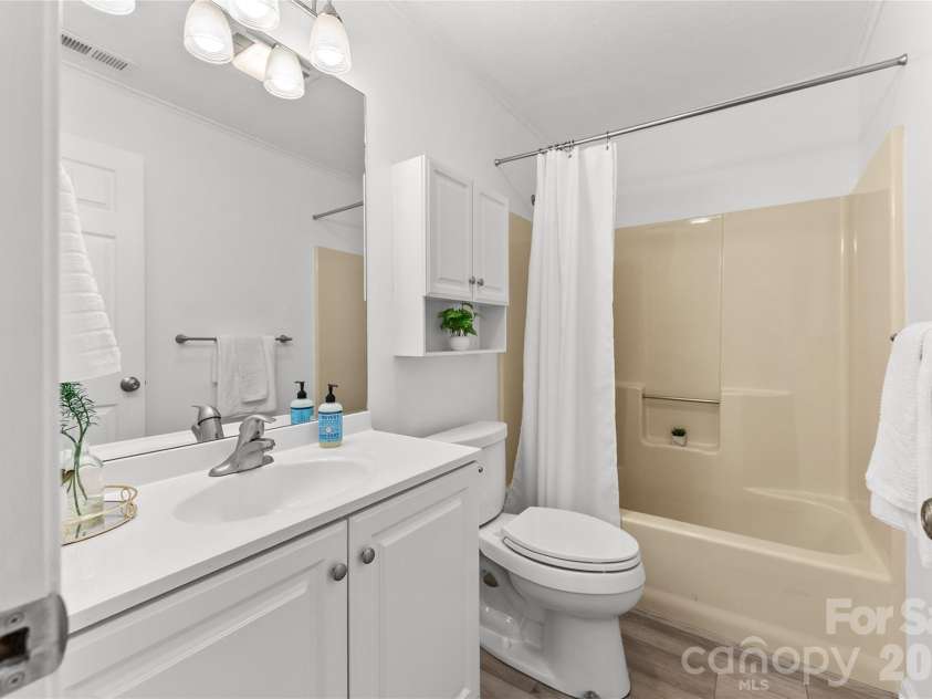 20 Timberlake Drive, Asheville, NC 28803.  MLS# CAR4395614, YatesRealty ID 32835. Hall Bathroom