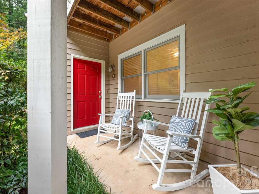 20 Timberlake Drive, Asheville, NC 28803.  MLS# CAR4395614, YatesRealty ID 32835. Main Level Home