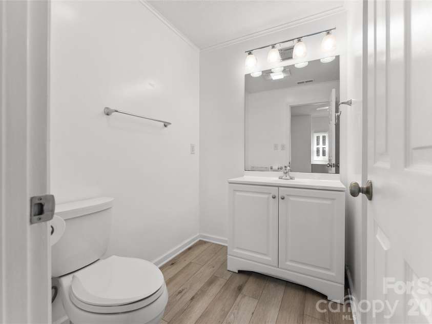 20 Timberlake Drive, Asheville, NC 28803.  MLS# CAR4395614, YatesRealty ID 32835. Primary Bathroom