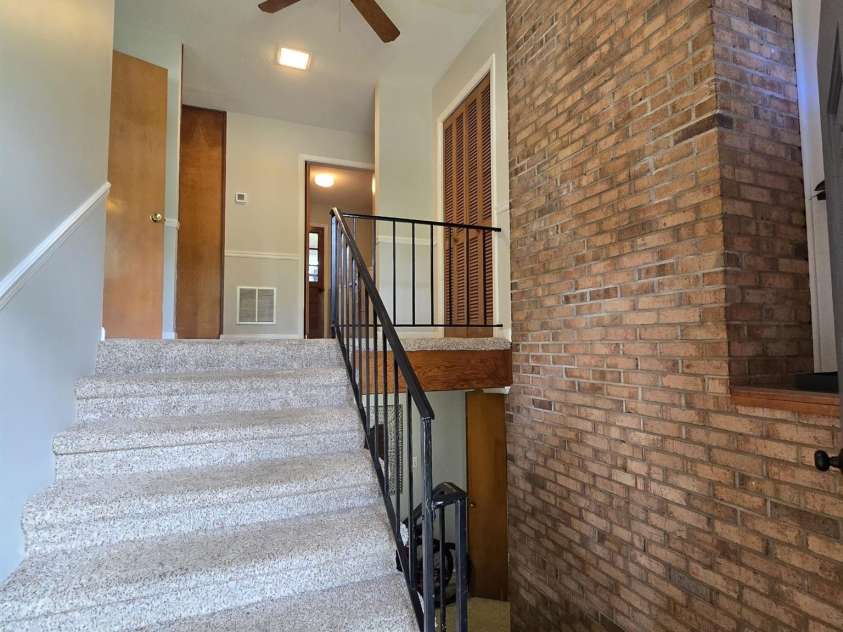 135 42nd Avenue Circle, Hickory, NC 28601.  MLS# CAR4292129, YatesRealty ID 32836. 