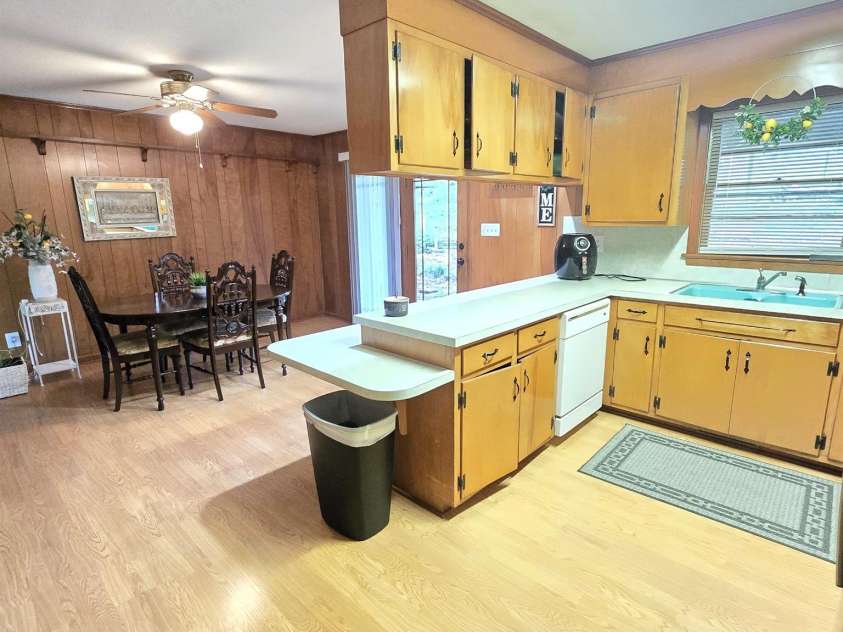 135 42nd Avenue Circle, Hickory, NC 28601.  MLS# CAR4292129, YatesRealty ID 32836. 