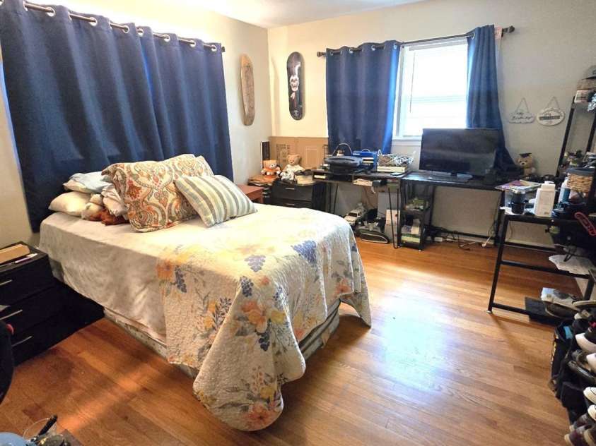 135 42nd Avenue Circle, Hickory, NC 28601.  MLS# CAR4292129, YatesRealty ID 32836. 