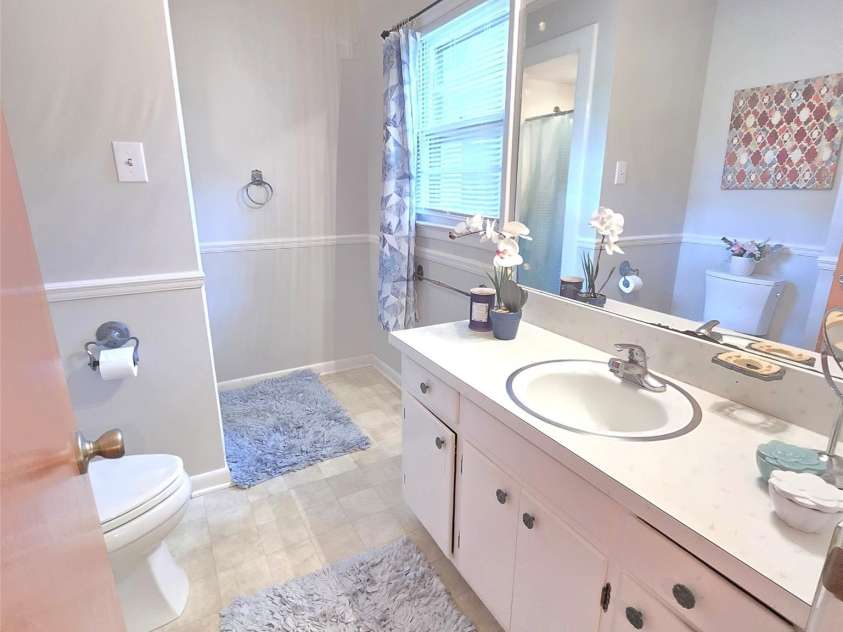 135 42nd Avenue Circle, Hickory, NC 28601.  MLS# CAR4292129, YatesRealty ID 32836. 