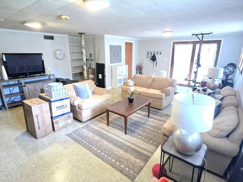 135 42nd Avenue Circle, Hickory, NC 28601.  MLS# CAR4292129, YatesRealty ID 32836. BASEMENT