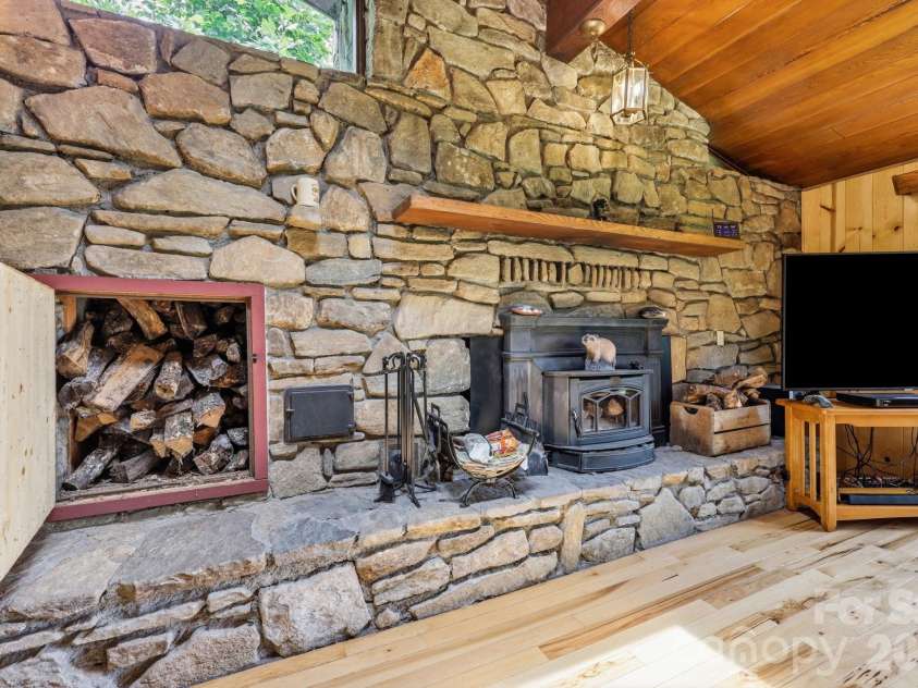 570 Rugged Top Road, Waynesville, NC 28785.  MLS# CAR4392004, YatesRealty ID 32836. 