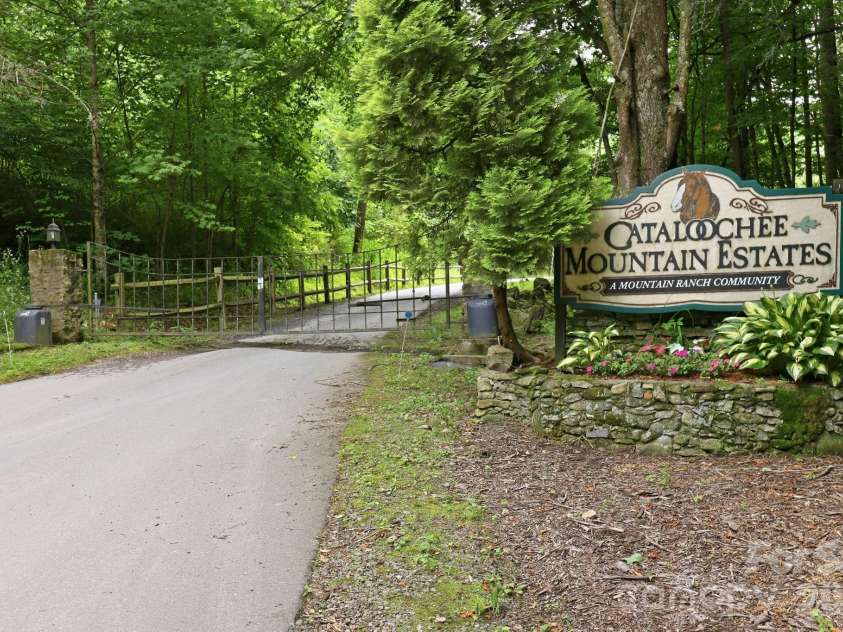 570 Rugged Top Road, Waynesville, NC 28785.  MLS# CAR4392004, YatesRealty ID 32836. 