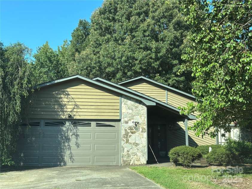 5818 Vernedale Road, Charlotte, NC 28212.  MLS# CAR4293389, YatesRealty ID 32837. 